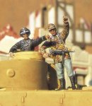 M-MODEL 35047 - 1:35 German Tanker &  SS Officer in Action
