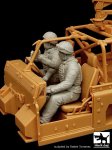 BLACK DOG F35028 - 1:35 British driver and gunner Defender Wolf Afghanistan